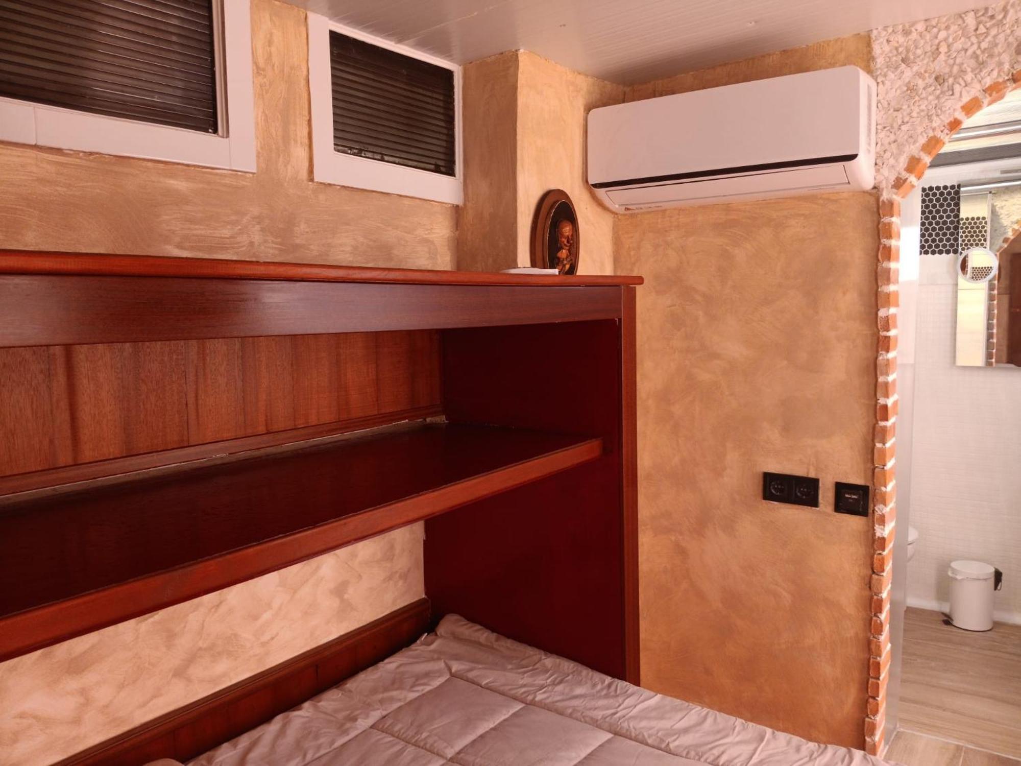 Tiny House Hotel La Pobla de Vallbona Bagian luar foto