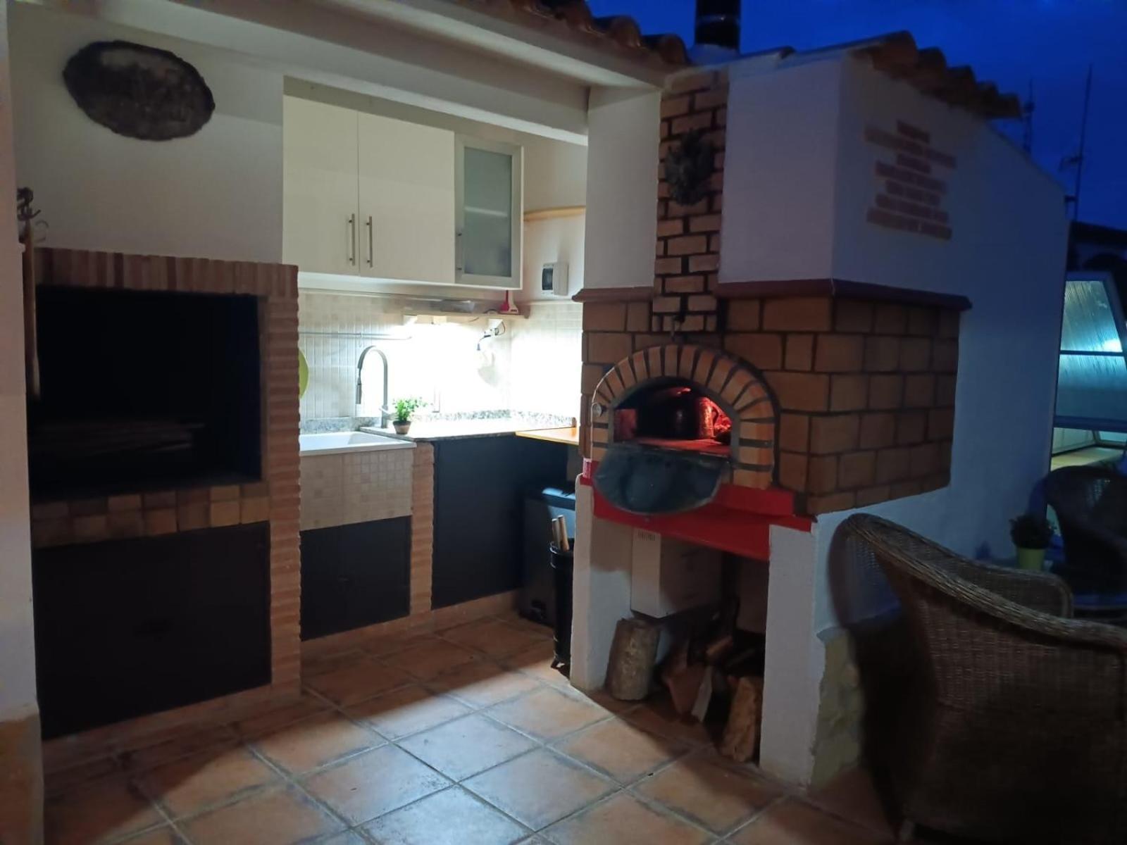 Tiny House Hotel La Pobla de Vallbona Bagian luar foto